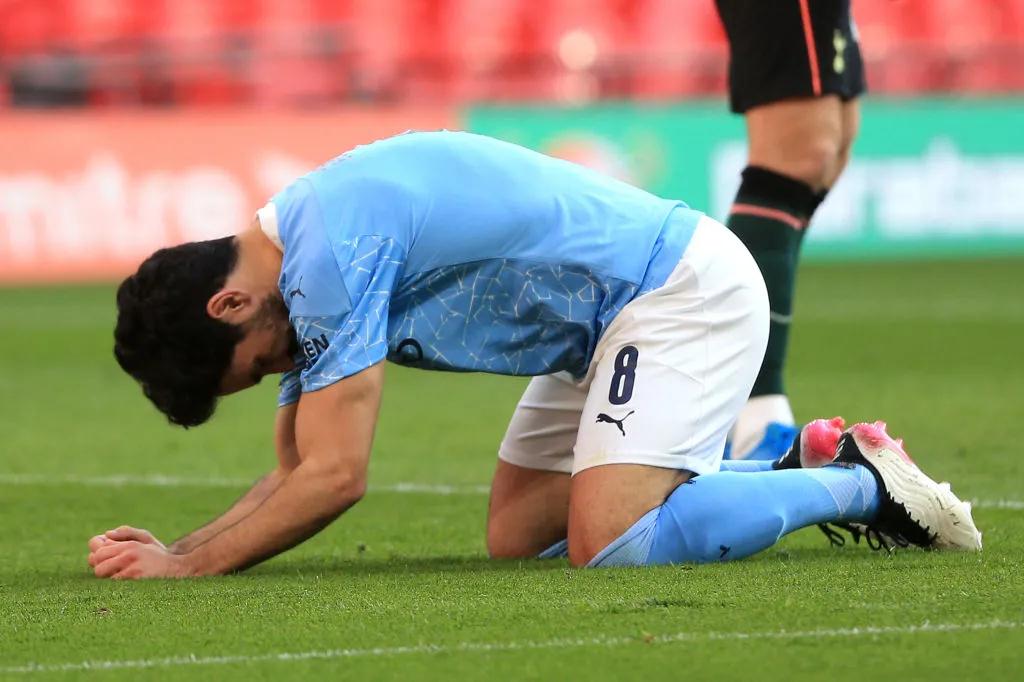 لاعب انتقل من باريس إلى توتنهامقصة انتقال مثير للجدل