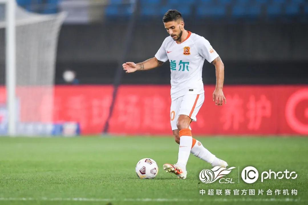 أزمة دفاع مانشستر سيتي هل غياب جون ستونز السبب وراء تلقي 10 أهداف في 4 مباريات؟